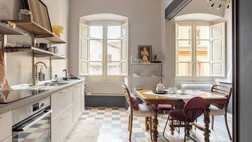 Microonde, forno, piano cottura, lavastoviglie