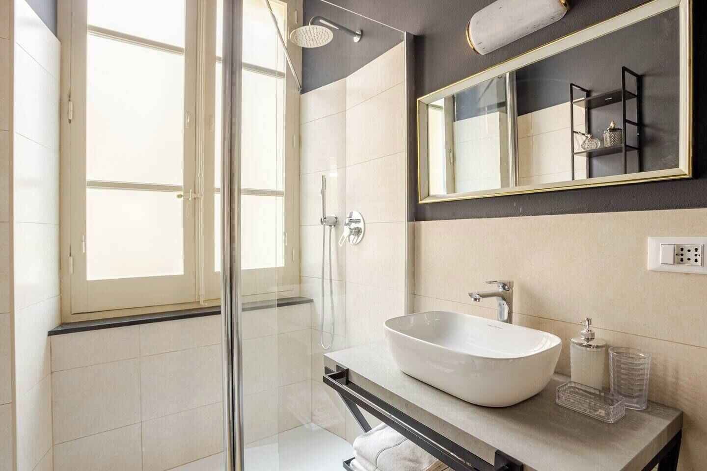 Doccia, asciugacapelli, bidet, asciugamani