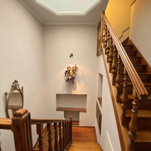 Classic Double Room, City View | Living area - Casa Quixote (Braga)