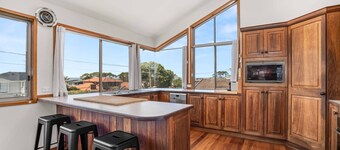 Wavesong by Experience Jervis Bay