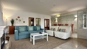 TV, fireplace - Casa do Algarve by Check-in Portugal (Albufeira)