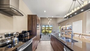 Coffee/tea maker, fridge, microwave, oven - 4 Bedrooms / 4.5 Bathrooms/ Magic Village (7566BD) (Kissimmee)