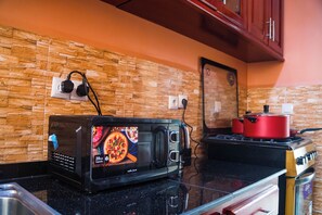 Private kitchen - Modern Chic Apartment Yaoundé  (Yaoundé)