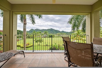 CR Luxury Del Mar 5H 2 Bdrm