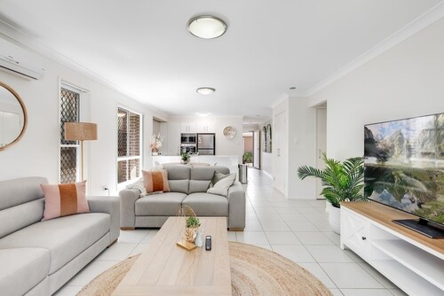 Contemporary Chic on CBD Fringe!