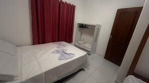 2 Schlafzimmer, Schreibtisch, Bügeleisen/Bügelbrett, WLAN
