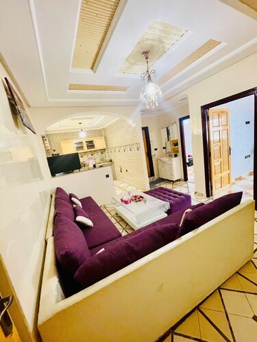 Charming, Bright & Spacious 3 Bedroom Apartment with Terrace, ideally located!