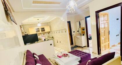 Charming, Bright & Spacious 3 Bedroom Apartment with Terrace, ideally located!