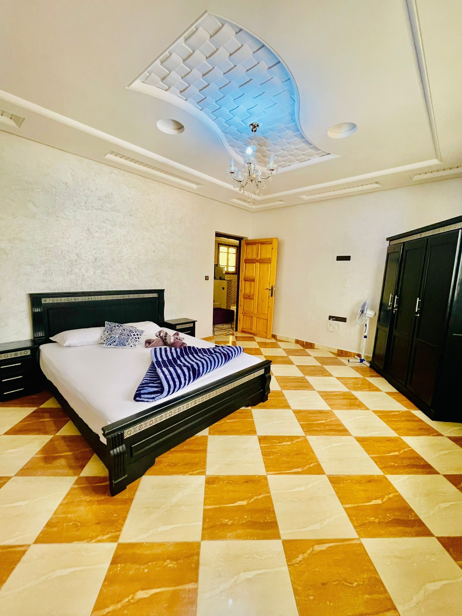 3 bedrooms, desk, iron/ironing board, travel cot