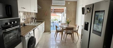 Cookware/dishes/utensils