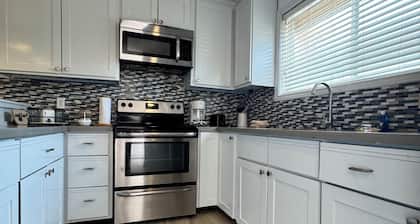 Newly Remodeled 2 Bedrooms + 1 Loft w/POOL and Jacuzzi Steps From Beach