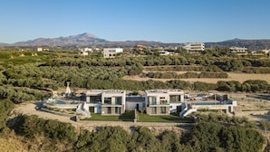 A modern villa with a pool, surrounded by olive groves and mountains. - Villa Zelda - Private Infinity Pool Sea View (Rethymno)