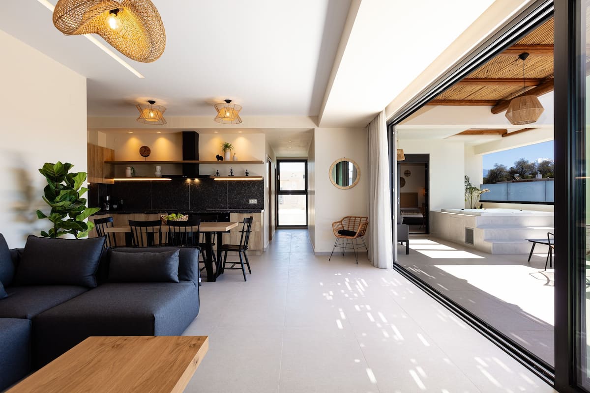Apartment, Smoking