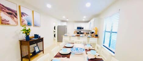 Casa, accessibile ai disabili | 4 camere, una scrivania, Internet