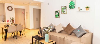 Bloomfields Stylish 1BR in Waters Edge