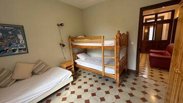 3 chambres, fer et planche à repasser, lit parapluie, Wi-Fi gratuit