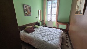 3 室のベッドルーム、アイロン / アイロン台、旅行用ベビーベッド、WiFi (無料)