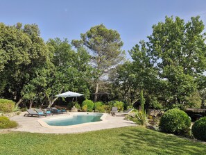 Pool - Charming farmhouse in the garrigue at Gordes. (Gordes)