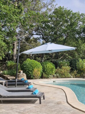 Pool - Charming farmhouse in the garrigue at Gordes. (Gordes)