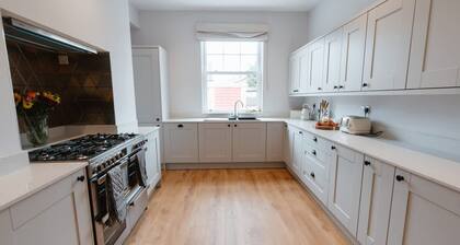 Willow Lodge With Hot Tub