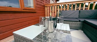 Stunning 3 Bedroom Lodge With Hot Tub in York