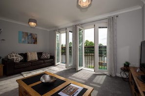 House | 4 bedrooms - Blue Bridge View - Sleeps 7 With Free Parking (York)