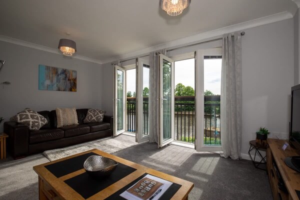 Blue Bridge View - Sleeps 7 With Free Parking - York