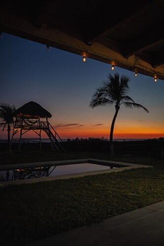 House in Puerto Escondido, Playa Palmarito: 3 bedrooms 3 bathrooms, pool and garden