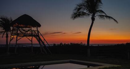 House in Puerto Escondido, Playa Palmarito: 3 bedrooms 3 bathrooms, pool and garden