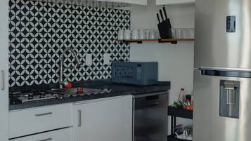 Microones, forn, placa de cuina i rentaplats