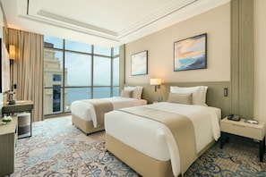 Habitación Deluxe con 2 camas individuales, vistas parciales al mar | 1 dormitorio, ropa de cama de alta calidad, decoración individual
