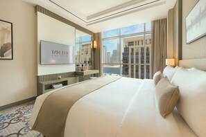 Premium bedding, pillowtop beds, minibar, in-room safe -  Mileo Hotel The Palm (Dubai)