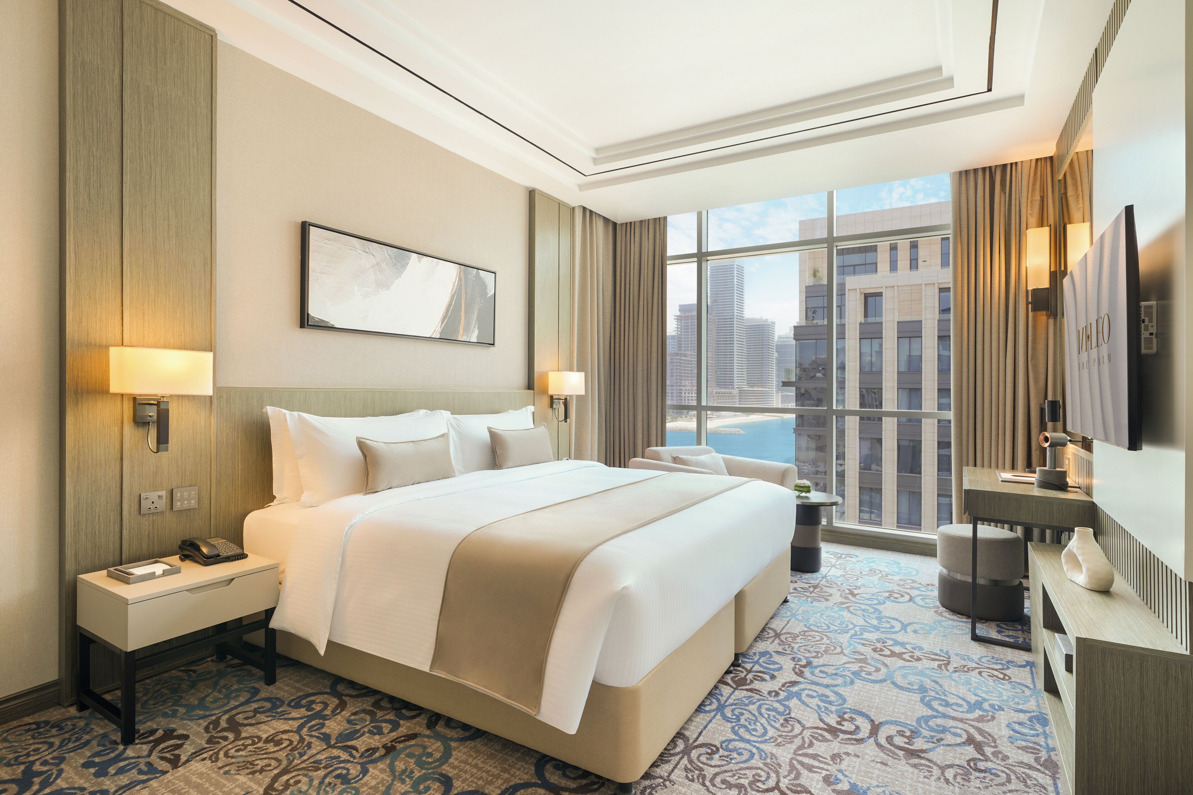 Roupas de cama premium, camas com colchões pillow-top, frigobar