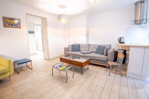 Living area - The Tourangeau souplex with garden (Tours)