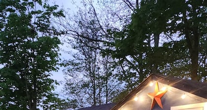 Rustic 2 bdrm cottage on Dog Lake, Rideau Canal. Complete Privacy. Quiet Lake.