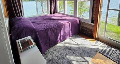 Rustic 2 bdrm cottage on Dog Lake, Rideau Canal. Complete Privacy. Quiet Lake.