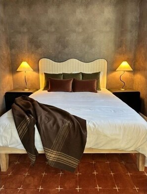 2 slaapkamers, een strijkplank/strijkijzer, internet, beddengoed