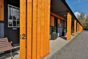 Exterior detail - Perfect Lodge /w Gameroom Center of Hunter MT 11 (Hunter)