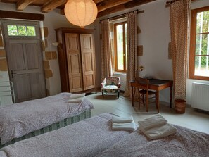 5 quartos, ferros/tábuas de passar roupa, berço de viagem, Wi-Fi