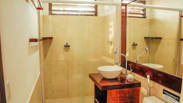 Departamento | Baño | Regadera, toallas, papel de baño