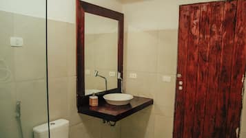 Apartment | Bathroom | Shower, towels, toilet paper