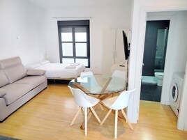 Cubrecamas, escritorio y cortinas blackout 