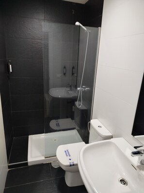 Bathroom - Apartamentos Centro Cordoba by MiRa (Córdoba)