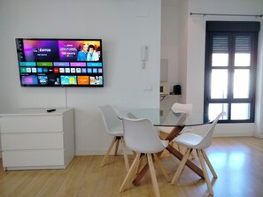 Smart TV de 55 pulgadas con canales digitales