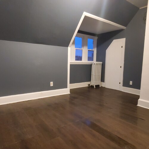 Charming 2-bedroom apartment in nice Historic Plainfield with WiFi, AC.