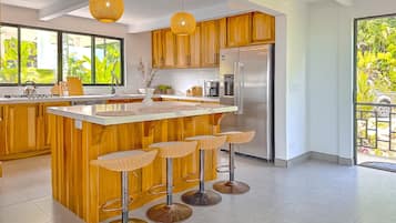 Micro-ondas, fogão, cooktop, lava-louças