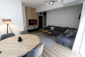 TV - Sani Lux Apartment,with a balcony and parking,located in center of Skopje,Vodno. (Skopje)