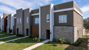 5 bedrooms - Stylish Getaway 15 Min From Disney Parks (Davenport)