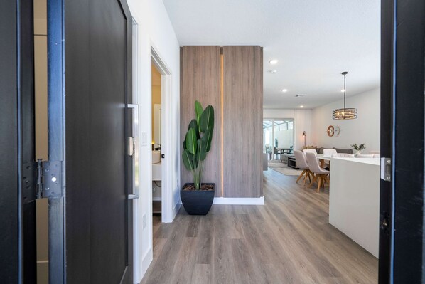 Villa | 4 bedrooms - Contemporary 4BR Getaway Minutes From Disney (Davenport)