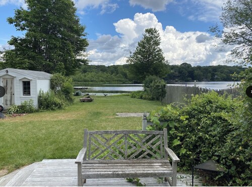 WITH INN —Charming 2-bedroom cottage in Guilford with WiFi and AC